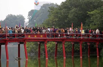 Háo hức xem cụ rùa Hồ Gươm nổi đầu năm ảnh 8