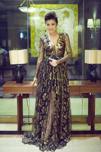 Dương Tú Anh khéo... khoe ảnh 3 Dương Tú Anh khéo... khoe ảnh 3