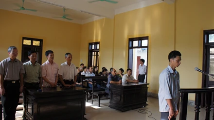 Tường thuật trực tiếp: Xử vụ xe khách bị lũ cuốn làm 19 người chết và 1 người mất tích ảnh 5