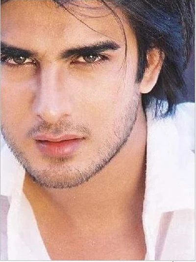 Ảnh anh chàng "bị trục xuất vì quá đẹp trai" thứ hai ảnh 3