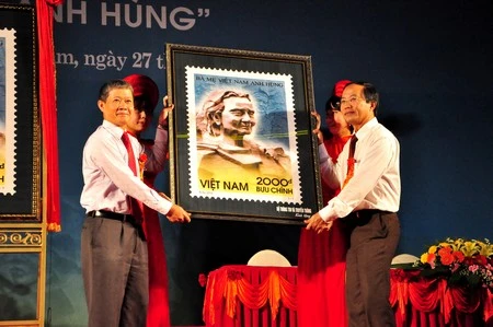 Phát hành bộ tem Mẹ VNAH Nguyễn Thị Thứ ảnh 2