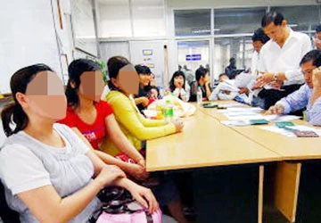 Trẻ "đẻ thuê" được mang quốc tịch VN ảnh 1