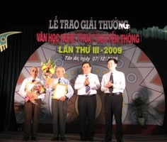 Tác giả ca khúc "Vàm Cỏ Đông" bị "bỏ quên" 8 năm? ảnh 1 Tác giả ca khúc "Vàm Cỏ Đông" bị "bỏ quên" 8 năm? ảnh 1