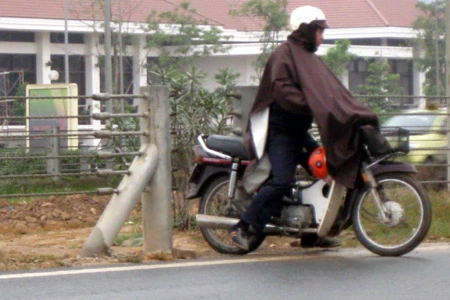 Nghịch lý trên đại lộ dài nhất Việt Nam ảnh 1