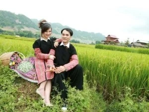 Nở rộ mốt chụp ảnh cưới quái và... nude ảnh 1