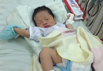 Mẹ cắn đứt ngón tay con vì mê tín ảnh 1 Mẹ cắn đứt ngón tay con vì mê tín ảnh 1