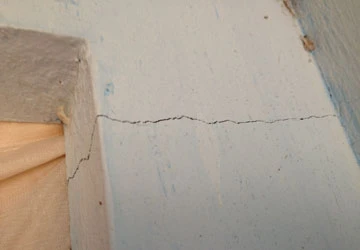 Khu dân cư biên giới vừa xây đã xuống cấp - Bài 2: Qua nhiều thầu nên nhà kém chất lượng ảnh 2