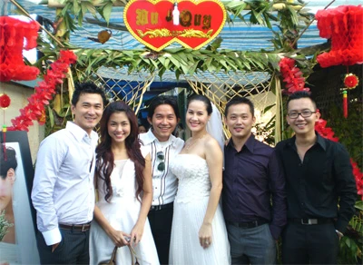 Rất nhiều bạn bè thân thiết trong giới nghệ sĩ đến chúc mừng hạnh phúc Thân Thuý Hà và Thanh Vũ Rất nhiều bạn bè thân thiết trong giới nghệ sĩ đến chúc mừng hạnh phúc Thân Thuý Hà và Thanh Vũ