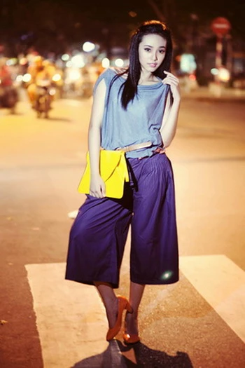 Bảo Trân 'nghịch' với váy áo sắc màu ảnh 6