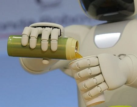 Nhật Bản trình làng người máy Asimo với nhiều “chiêu trò” mới ảnh 3