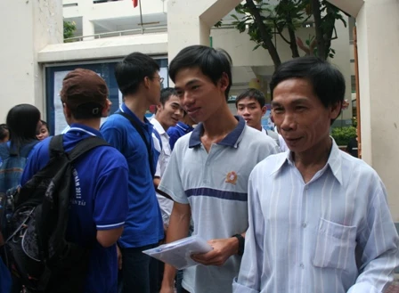 Đề môn Hóa nhẹ nhàng hơn Toán, Lý ảnh 13