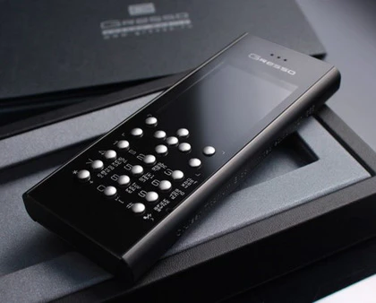 Gresso ra điện thoại hạng sang vỏ Titan ảnh 1