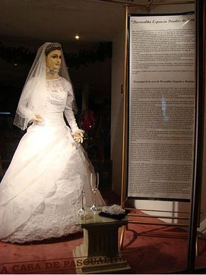 Bàng hoàng phát hiện ma-nơ-canh từ thi thể người? ảnh 1