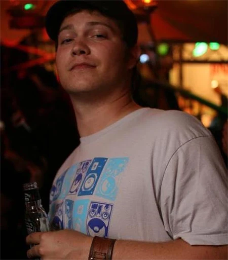 iPhone HD bị lộ vì để quên tại quán bar ảnh 1