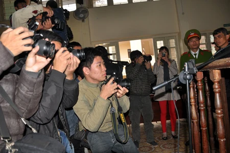 Chùm ảnh: Xét xử sát thủ Lê Văn Luyện ảnh 20