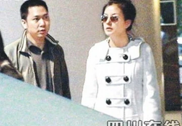 “Én nhỏ” Triệu Vy và nghi vấn về hôn nhân rạn nứt ảnh 1