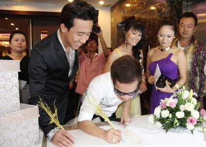 Diễn viên Công Ninh cưới vợ trẻ ở tuổi ngoài 50 ảnh 8