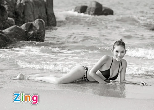 Bắc Linh khoe đường cong gợi cảm trên biển ảnh 1