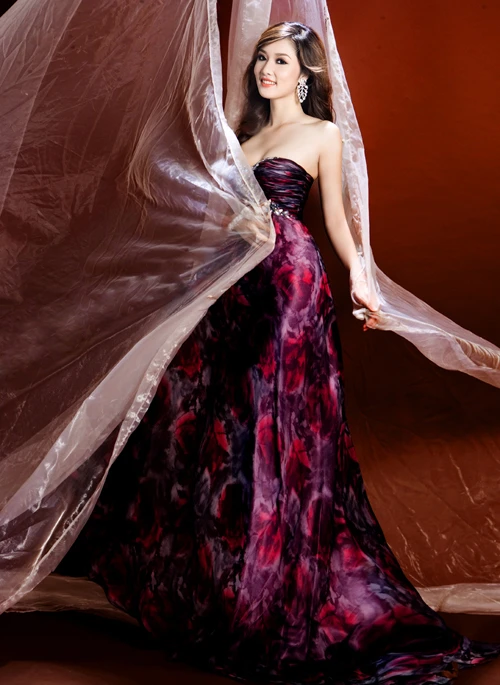 Triệu Thị Hà khoe vai trần gợi cảm ảnh 5