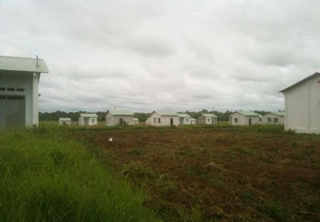 Khu dân cư biên giới vừa xây đã xuống cấp - Bài 1: Dân vừa ở vừa run ảnh 2