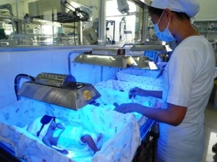 Chuyện lạ: Một sản phụ ở Đồng Tháp sinh 4 bé gái ảnh 1