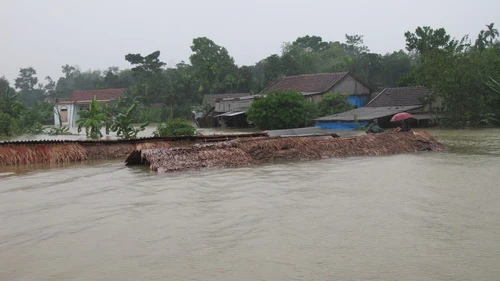 Tình trạng nguy ngập ở rốn lũ Quảng Bình ảnh 3