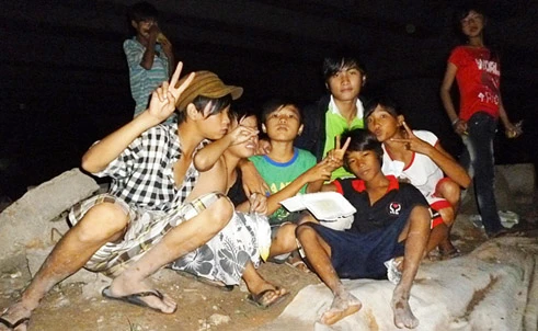 “Giang hồ nhí” ở chân cầu Bình Triệu Kỳ 1: Vào đời khi chưa kịp lớn ảnh 1