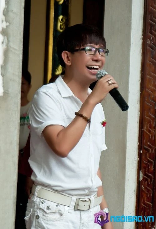 Kim Tử Long làm từ thiện với Long Nhật sau scandal đánh bạc ảnh 2