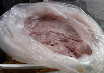 Bắt gần 14 tấn thịt thối ngay cửa ngõ Sài Gòn ảnh 3 Bắt gần 14 tấn thịt thối ngay cửa ngõ Sài Gòn ảnh 3