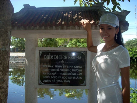 Mai Phương Thuý “quay đều” trên đất Huế ảnh 2