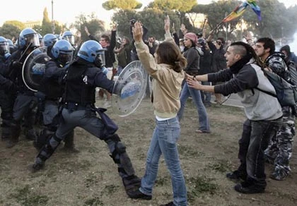 Thế giới sôi sục chống thói tham lam ảnh 1