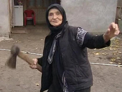 Bà ngoại đánh chó sói chết tại chỗ ảnh 2 Bà ngoại đánh chó sói chết tại chỗ ảnh 2