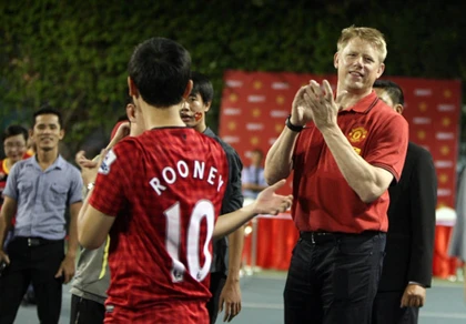 Mướt mồ hôi với...Peter Schmeichel ảnh 4