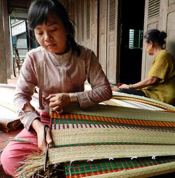 Những chợ lạ ở miền Tây - Bài 3: Độc đáo chiếu chợ phiên ảnh 3