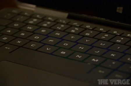 Dell ra mắt laptop “lai” máy tính bảng có khả năng biến hình ảnh 3