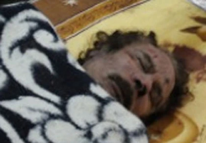 Hạ sát Gadhafi có phải là tội ác chiến tranh? ảnh 1