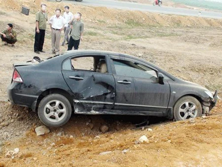 Chiếc xe Civic dính máu sau cuộc rượt đuổi ảnh 5