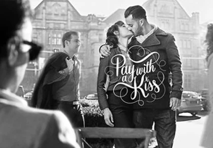 Trả tiền cà phê bằng 1 nụ hôn nồng cháy ảnh 1