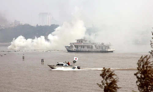 Diễn tập chống khủng bố trên sông Hồng ảnh 3