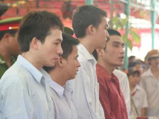 Thiếu gia rạch quần thiếu nữ bị 10 năm tù ảnh 1