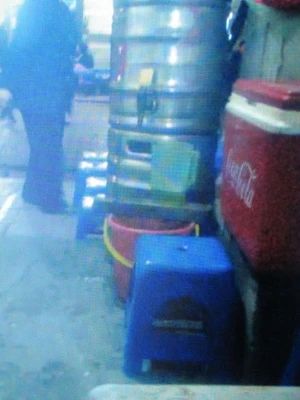 Bẩn như... bia hơi phố cổ Hà Nội ảnh 2