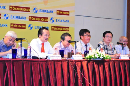 Ông Phạm Nhật Vũ: “Thứ Hai tôi chưa ký với VPF” ảnh 2