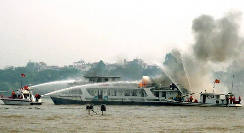 Diễn tập chống khủng bố trên sông Hồng ảnh 8