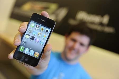 iPhone 4 chính thức đến tay người dùng ảnh 10