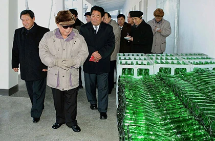 Chiếc áo khoác trứ danh của Kim Jong-il ảnh 7 Chiếc áo khoác trứ danh của Kim Jong-il ảnh 7