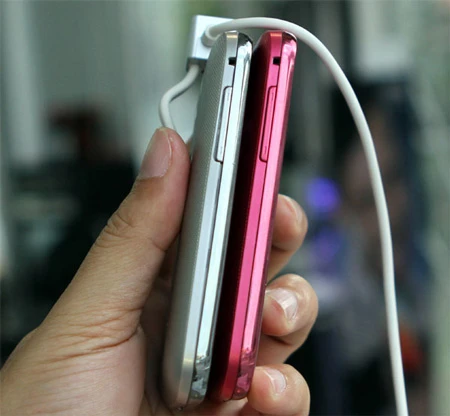 Ngắm Samsung Galaxy Y chính hãng màu hồng ảnh 15