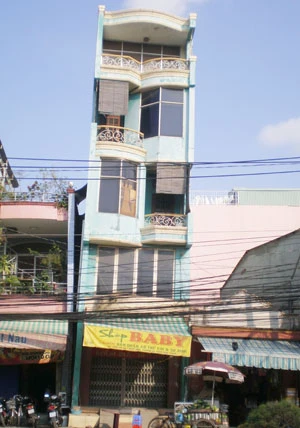 Cận cảnh phố nhà nghiêng ảnh 1