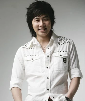 Andy Lee - nam ca sĩ của nhóm Shinhwa - là người đàn ông có nụ cười đẹp nhất. Ảnh: Goodenter.