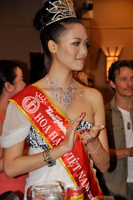 Thùy Dung, Mai Phương Thúy khoe sắc ảnh 6