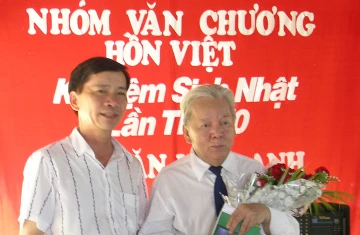 Có một nhà thơ cả đời… cuốc bộ ảnh 2 Có một nhà thơ cả đời… cuốc bộ ảnh 2